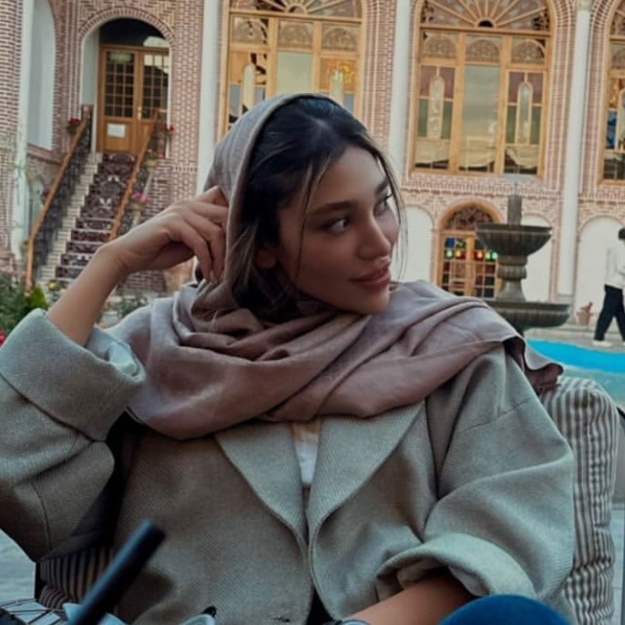 مانتو نیلوفر بقایی یگانه
